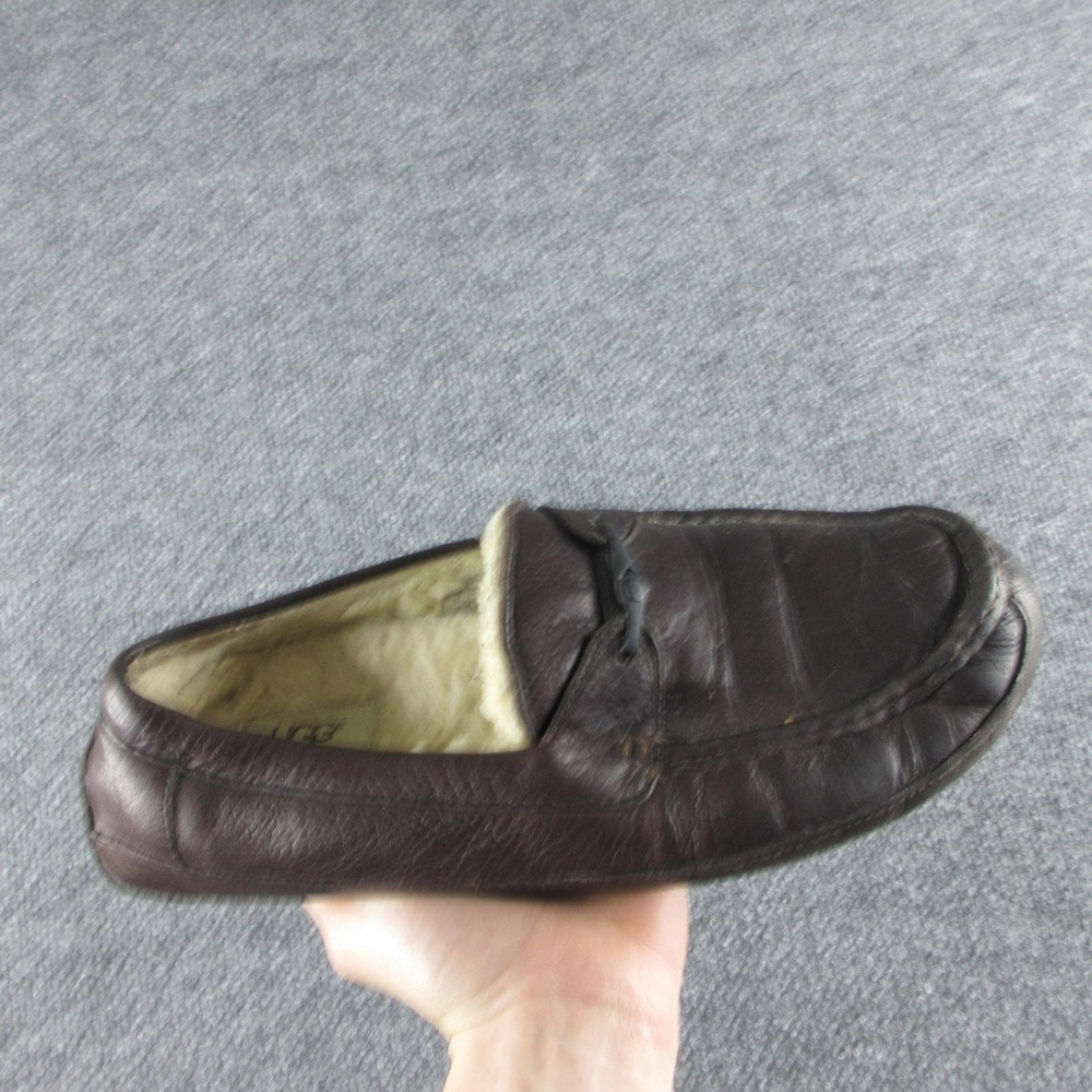 UGG 5161 Moccasin Slippers Mens Size 9 Brown Leather Shearling Lined Indoor